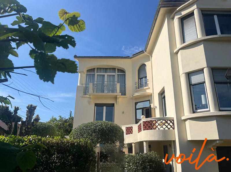 Maison - 218 m² - 8 pièces