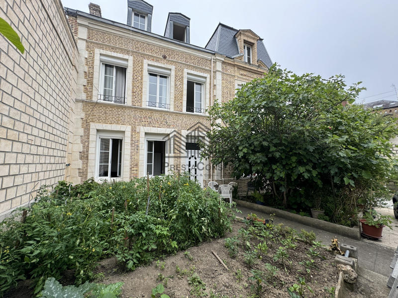 Maison - 166 m² - 7 pièces