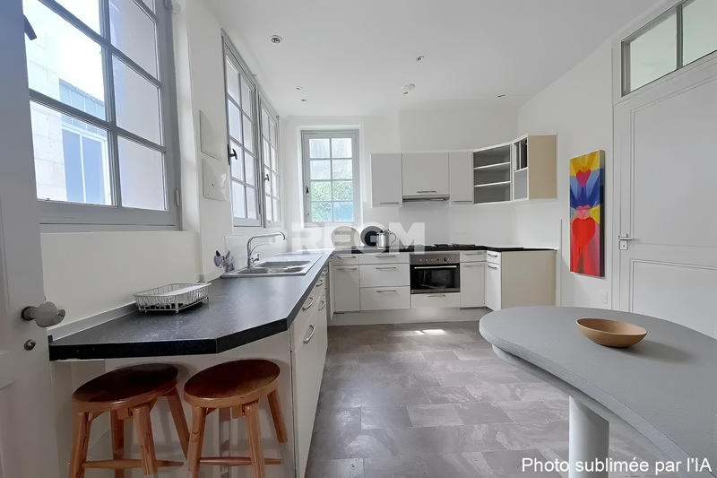 Maison - 341 m² - 9 pièces