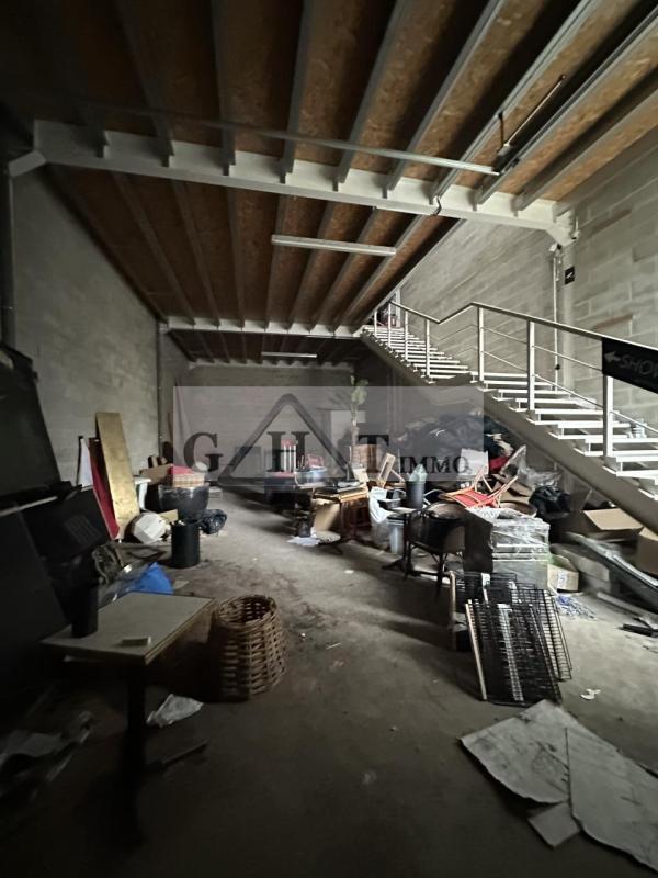 Entrepôt - 198 m²