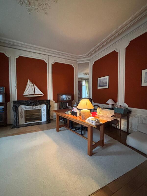 Maison - 353 m² - 10 pièces