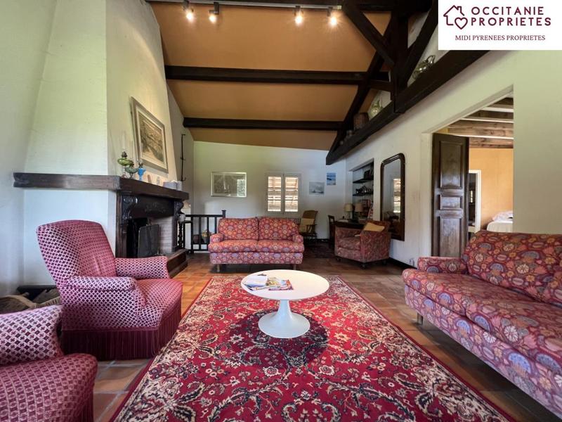 Propriété - 213 m² - 7 pièces