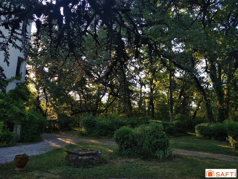 Maison - 410 m² - 10 pièces