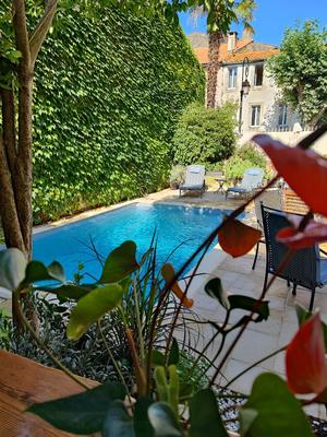 Maison - 746 m² - 15 pièces