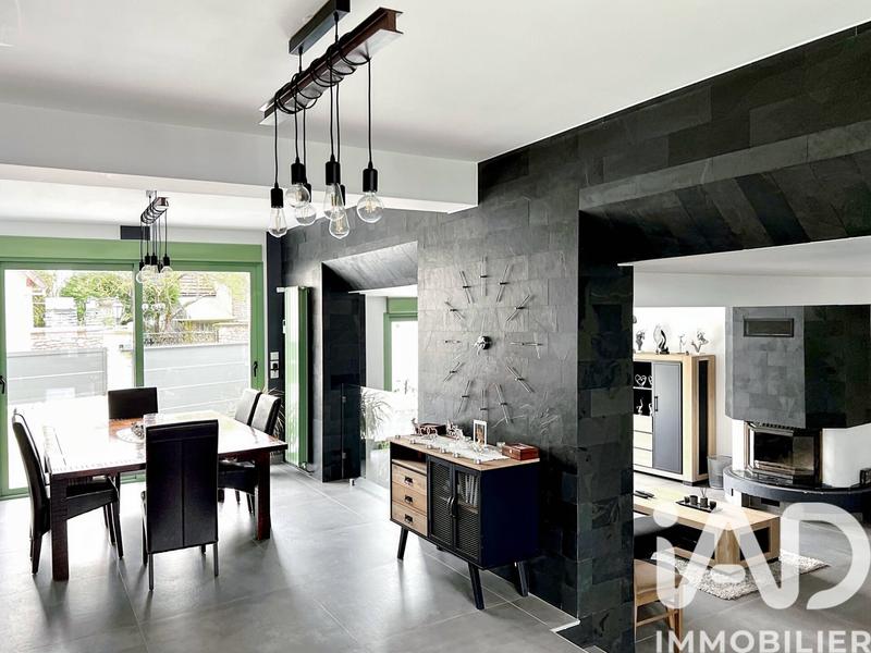 Maison - 235 m² - 7 pièces