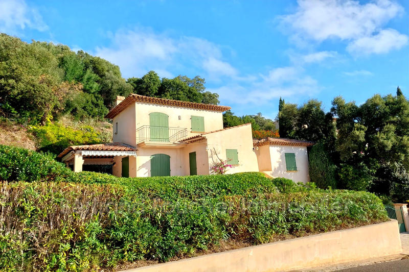 Maison - 1 413 m² - 5 pièces