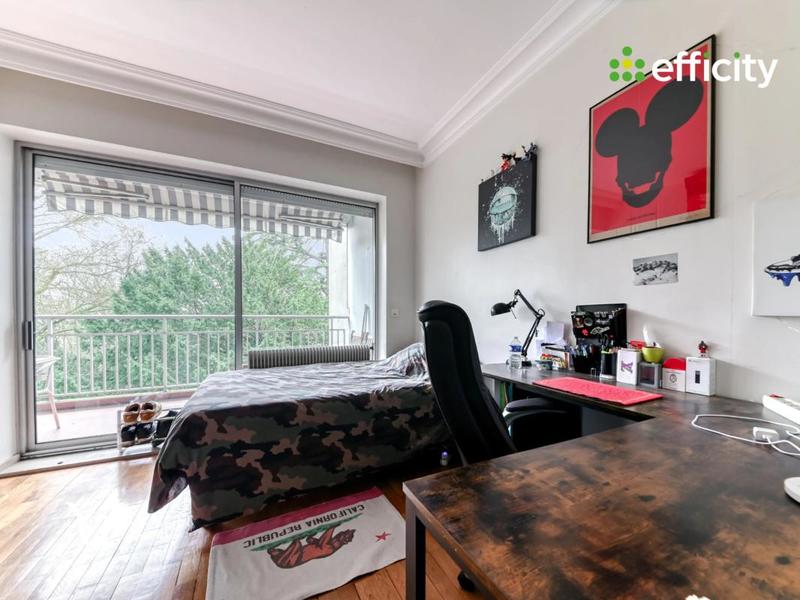Appartement - 142 m² - 8 pièces