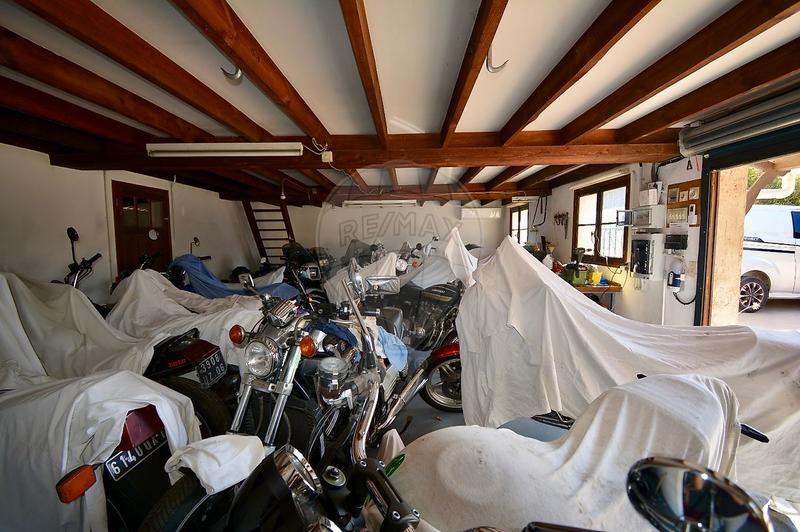 Villa - 250 m² - 6 pièces