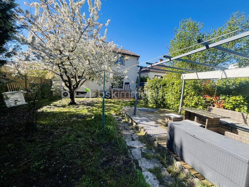 Maison - 215 m² - 9 pièces