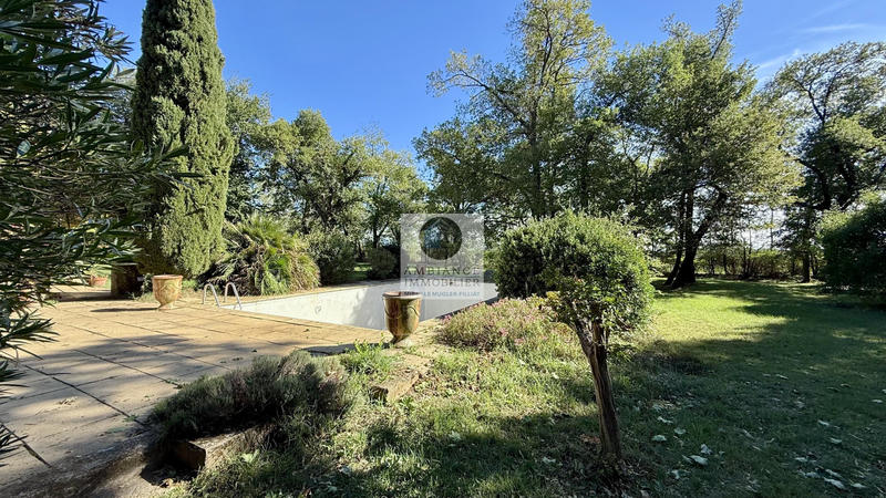 Maison - 240 m² - 7 pièces