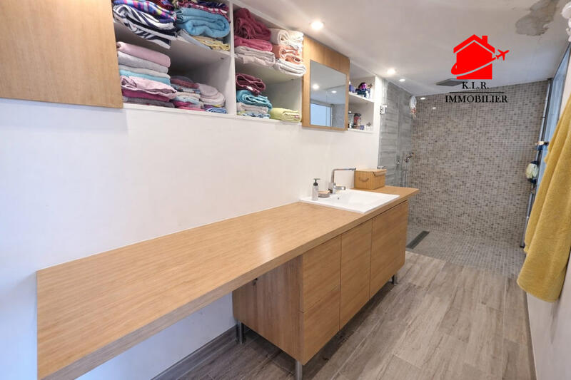 Maison - 181 m² - 5 pièces