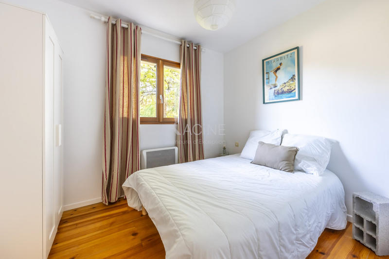 Maison - 214 m² - 8 pièces