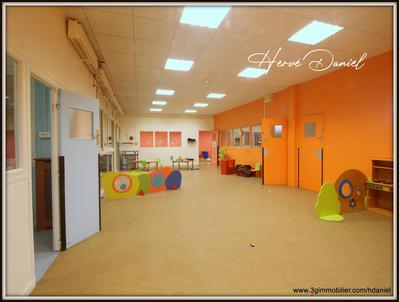 Local commercial - 654 m² - 30 pièces