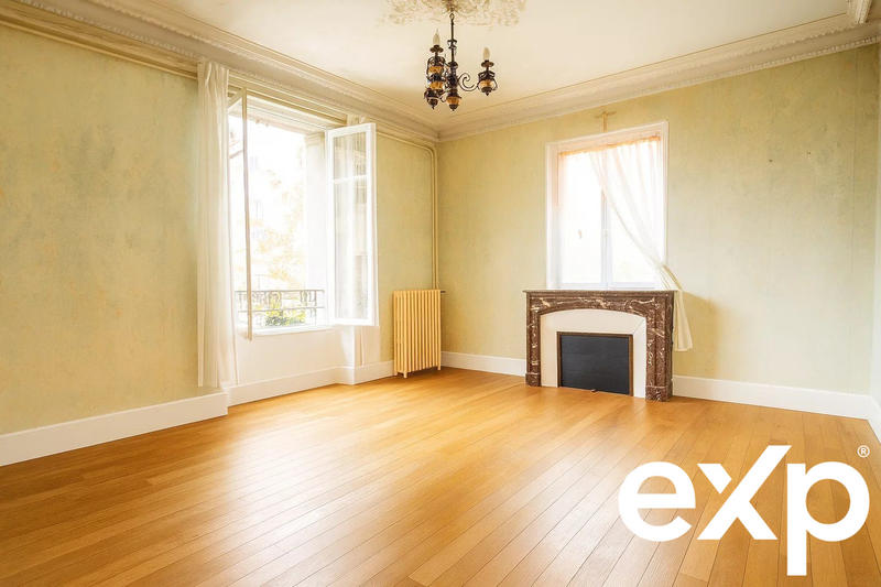 Maison - 215 m² - 11 pièces