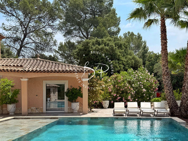 Maison - 244 m² - 7 pièces