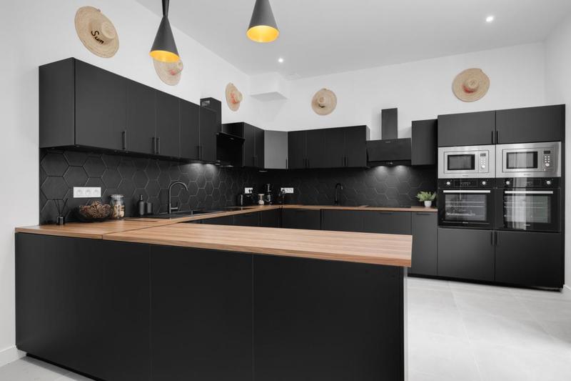 Maison - 250 m² - 12 pièces