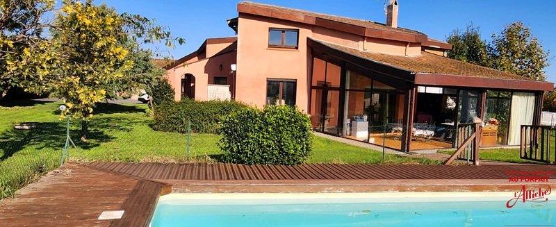 Maison - 255 m² - 7 pièces