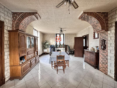 Maison - 300 m² - 6 pièces