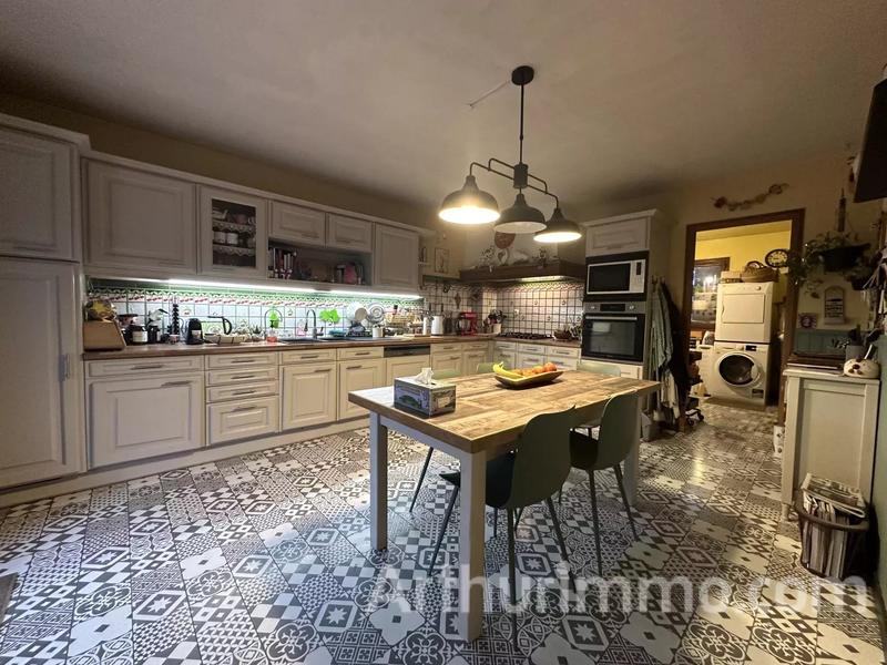 Maison - 189 m² - 8 pièces