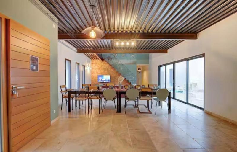 Maison - 280 m² - 7 pièces