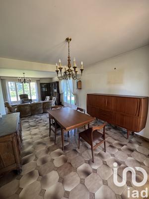 Maison - 270 m² - 9 pièces