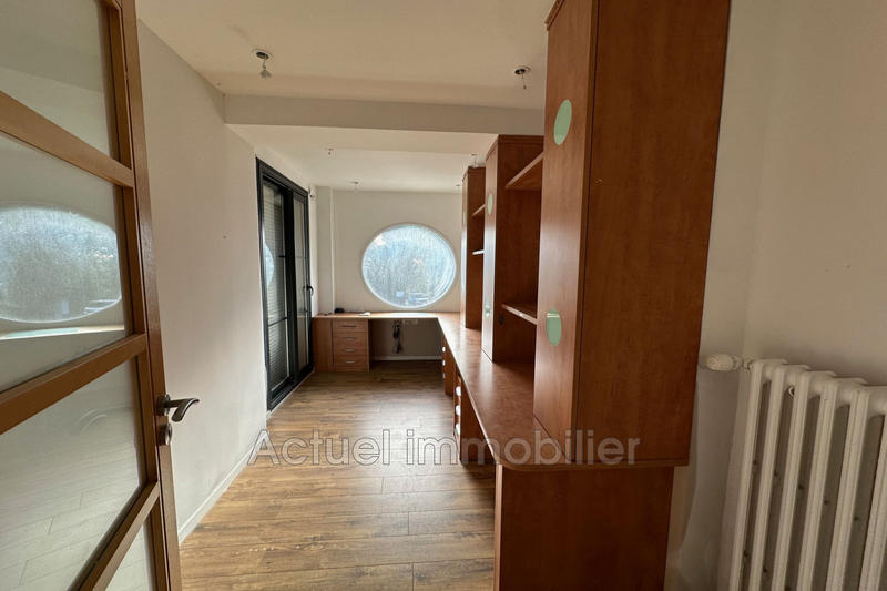 Propriété - 300 m² - 8 pièces