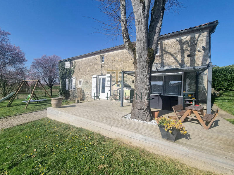 Maison - 210 m² - 6 pièces