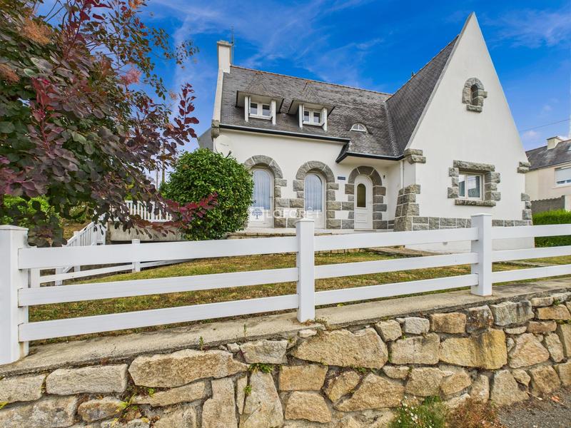 Maison traditionnelle - 134 m² - 6 pièces