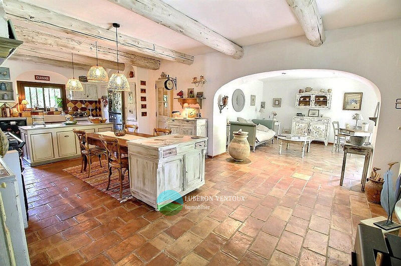 Maison - 300 m² - 7 pièces