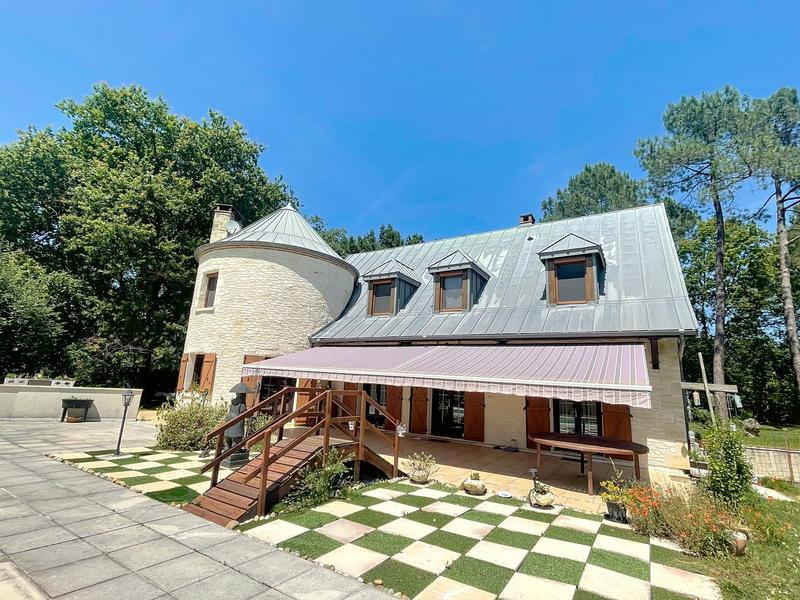 Maison - 206 m² - 8 pièces