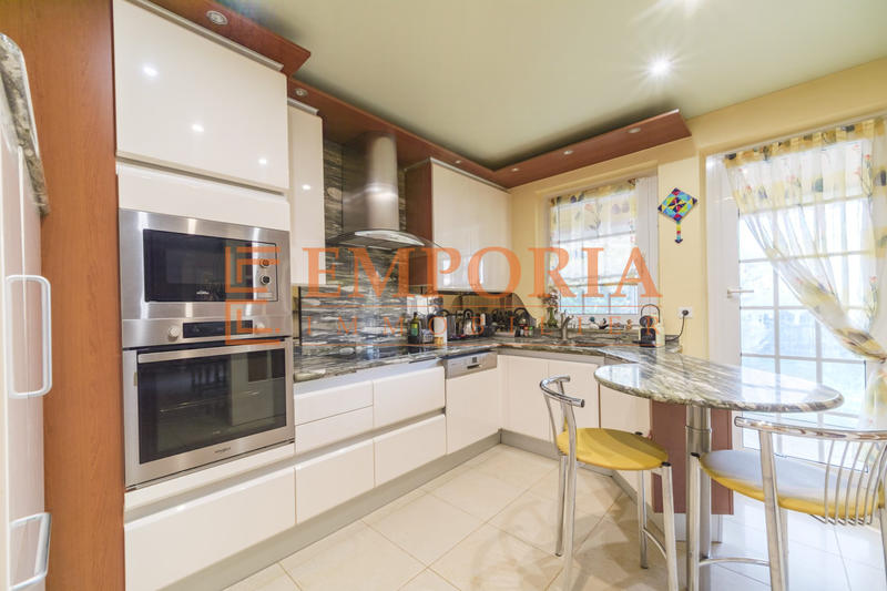 Maison - 348 m² - 7 pièces