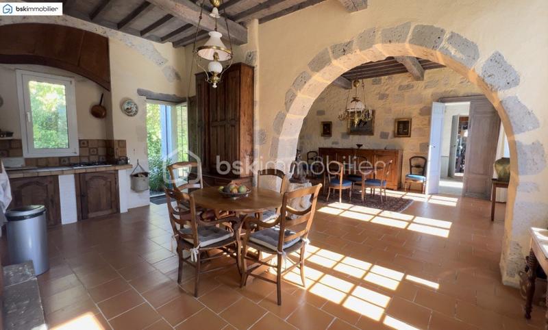 Propriété - 800 m² - 23 pièces