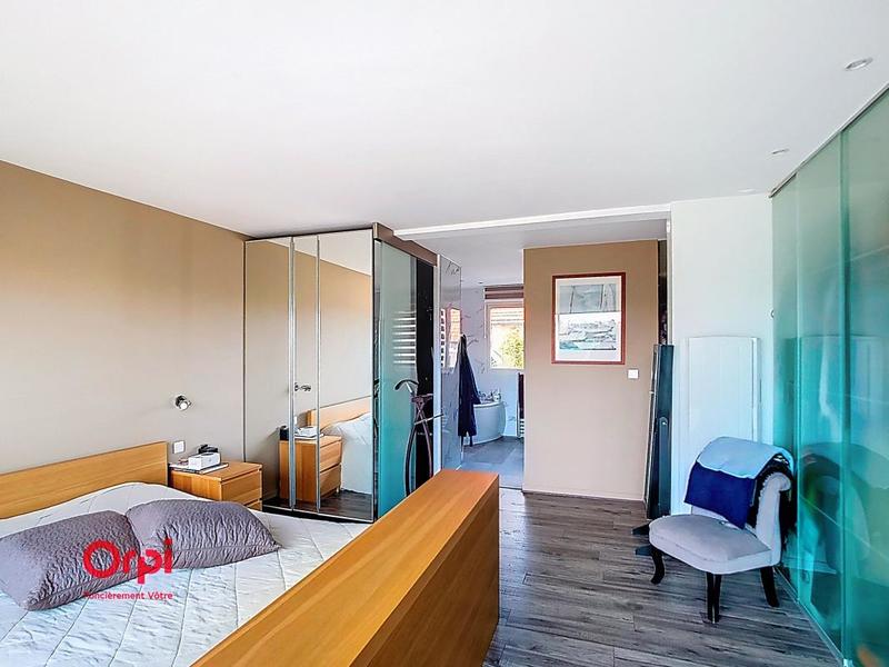 Maison - 210 m² - 6 pièces