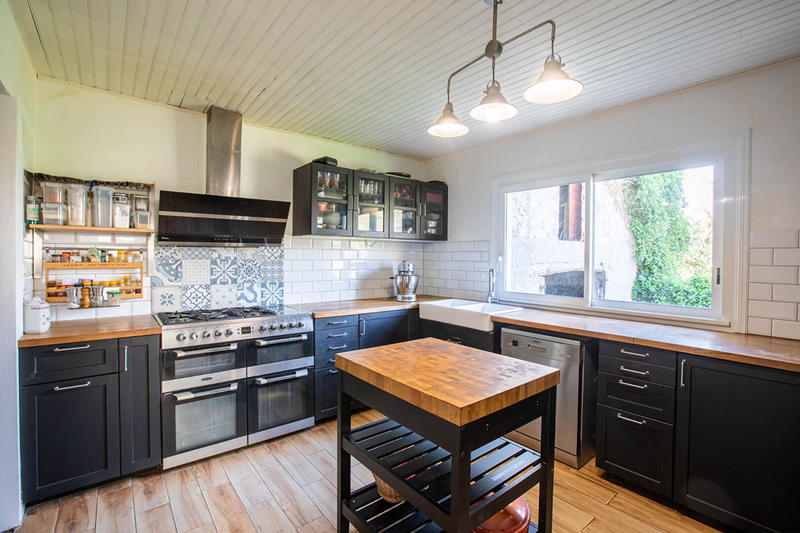 Maison - 216 m² - 8 pièces