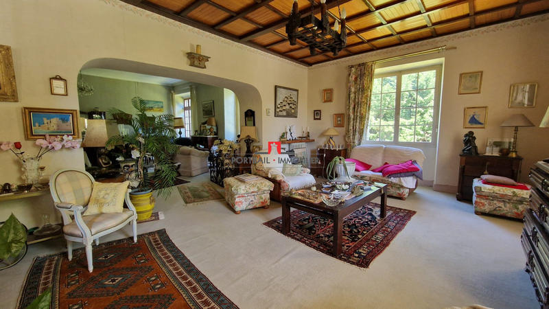 Maison - 354 m² - 10 pièces