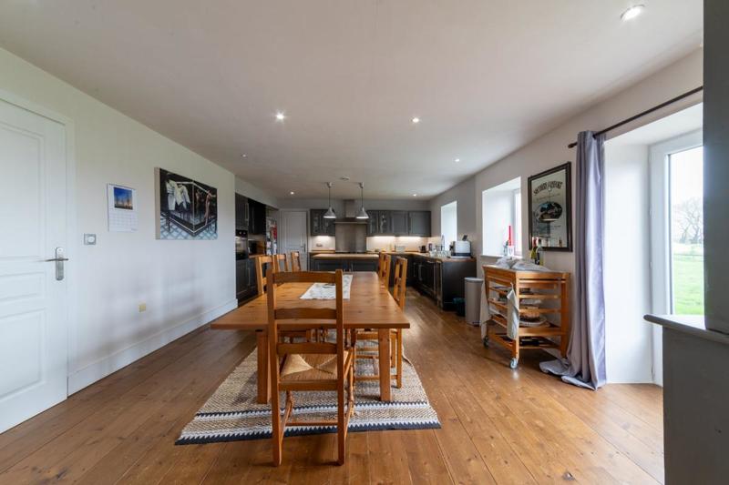 Propriété - 256 m² - 6 pièces