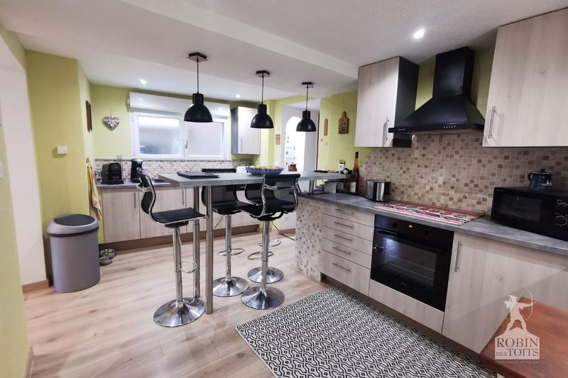 Maison - 235 m² - 10 pièces