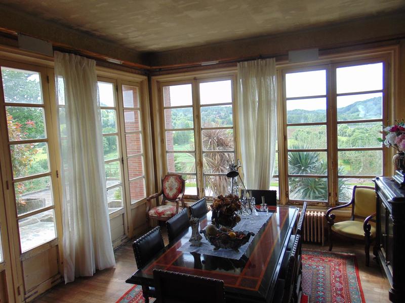 Maison - 320 m² - 13 pièces