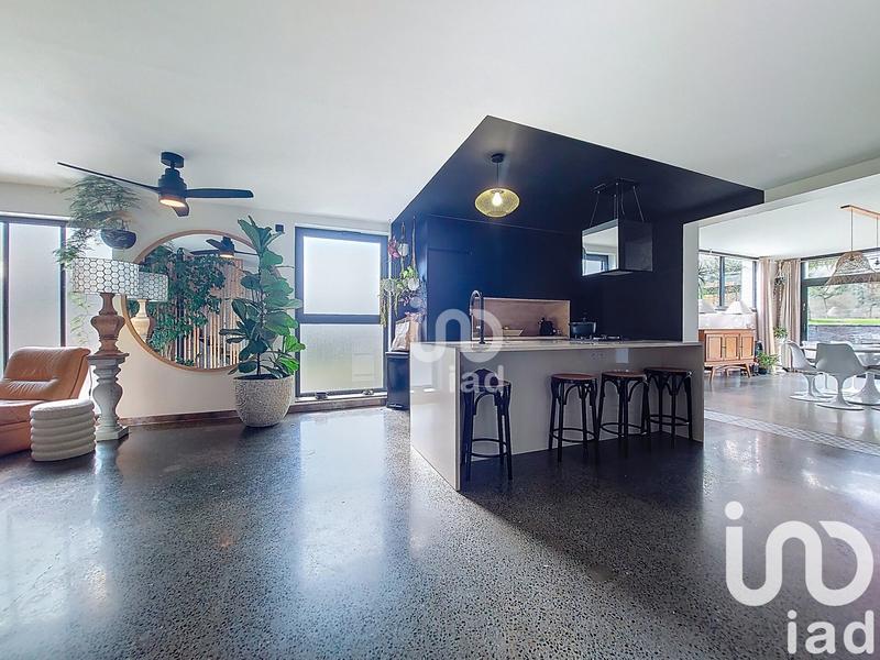 Maison - 252 m² - 9 pièces