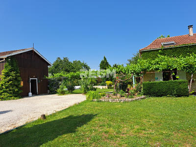 Maison - 264 m² - 9 pièces