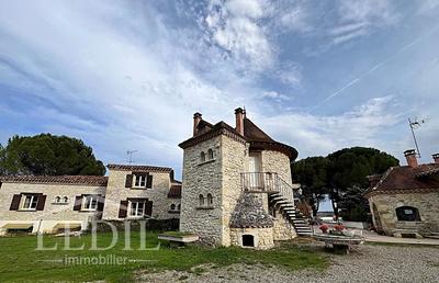 Propriété - 250 m² - 8 pièces