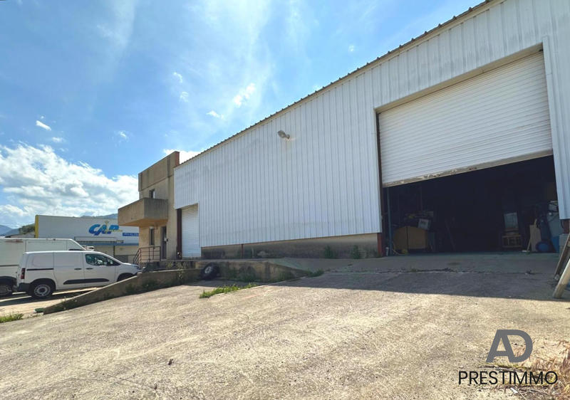 Local d'activités - 450 m²