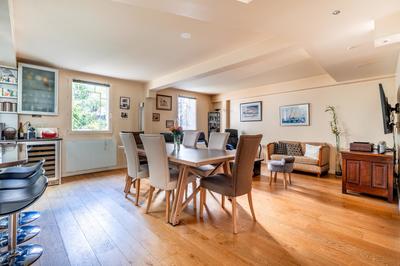 Appartement - 189 m² - 9 pièces