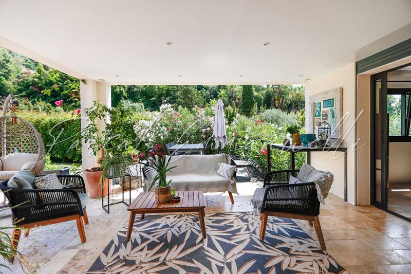 Villa - 265 m² - 6 pièces