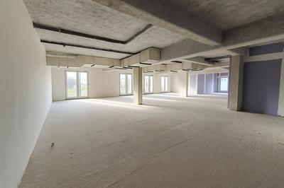 Local commercial - 294 m²