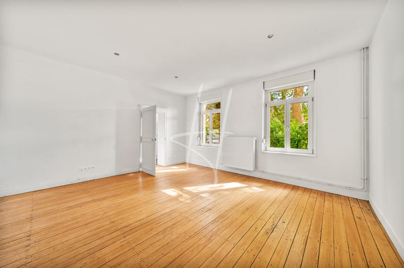 Maison - 220 m² - 9 pièces