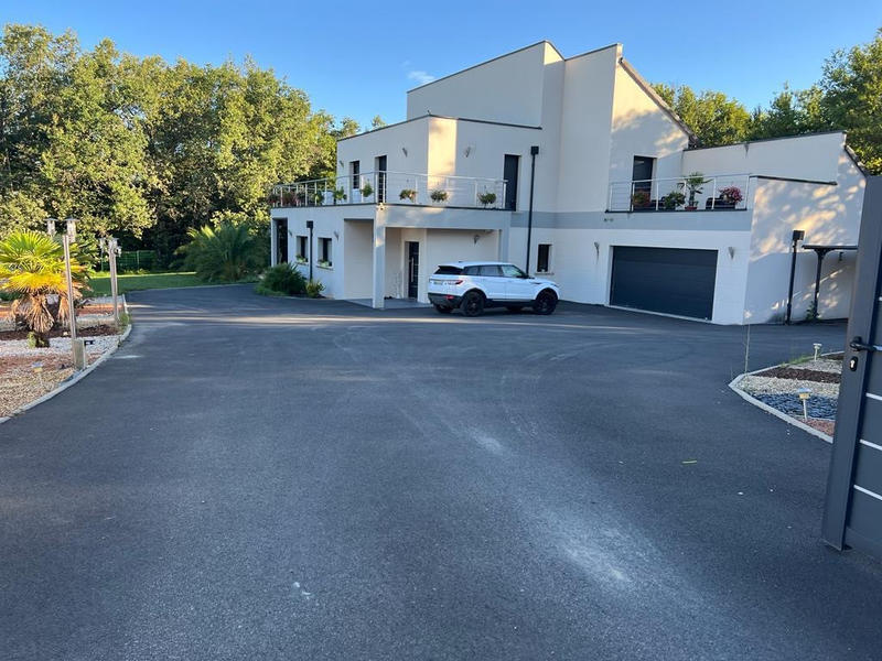 Demeure - 224 m² - 5 pièces