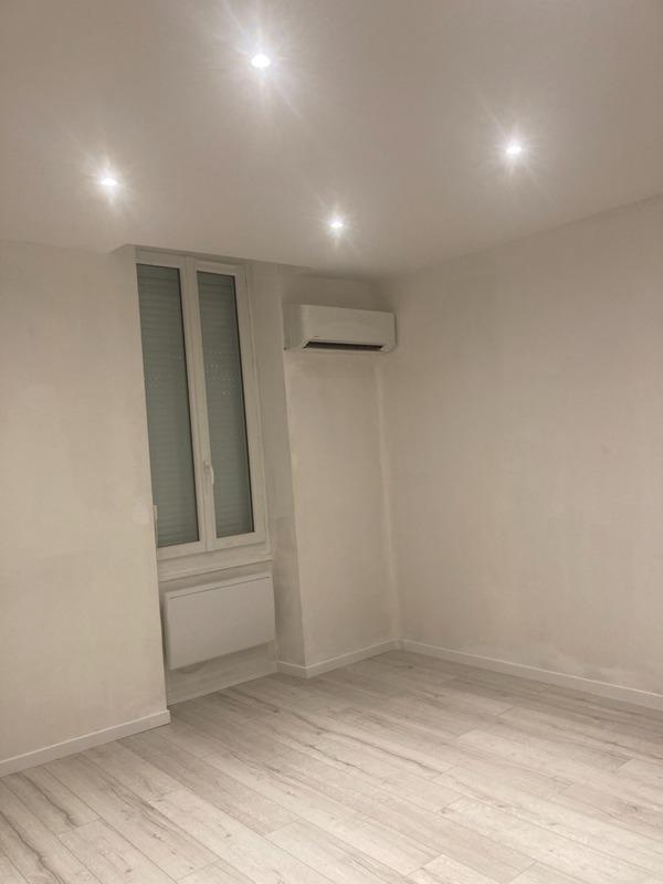 Local d'activité / Entrepôt - 86 m² - 6 pièces