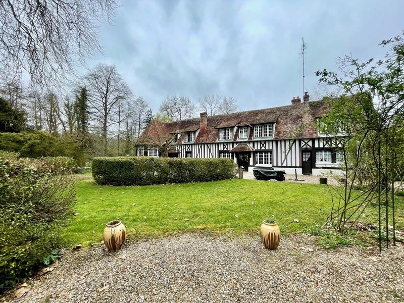 Propriété - 284 m² - 10 pièces