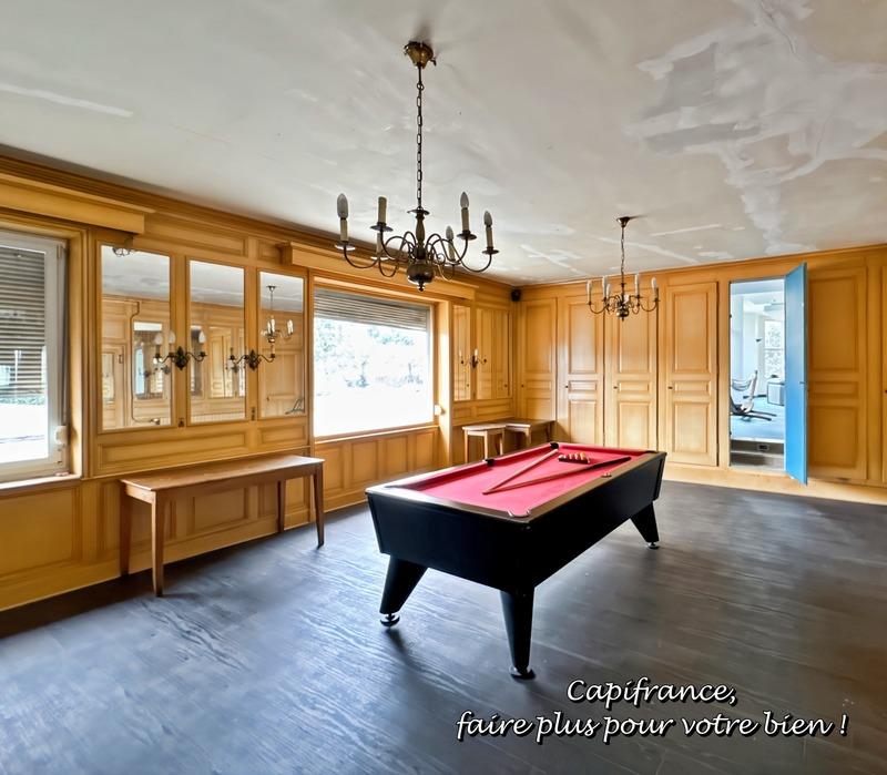 Maison - 530 m² - 13 pièces